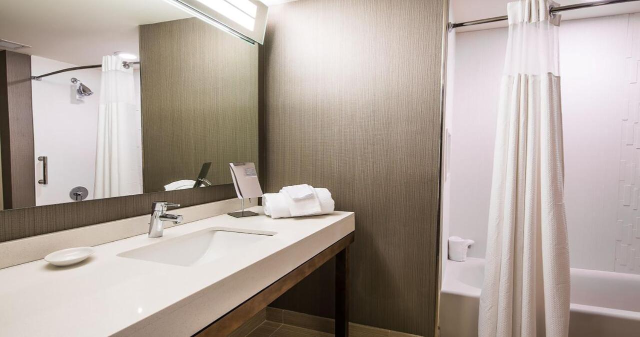 Отель Courtyard By Marriott Columbia Cayce Экстерьер фото