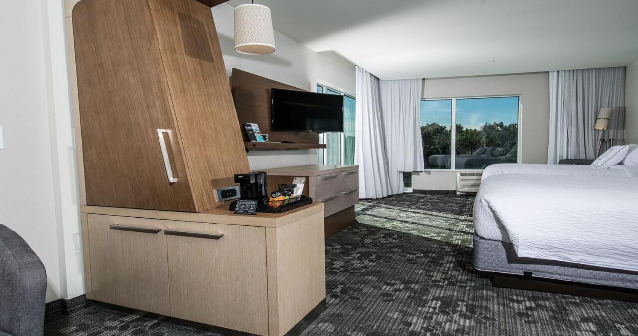 Отель Courtyard By Marriott Columbia Cayce Экстерьер фото