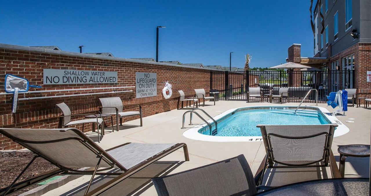 Отель Courtyard By Marriott Columbia Cayce Экстерьер фото