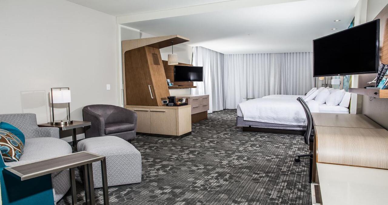 Отель Courtyard By Marriott Columbia Cayce Экстерьер фото