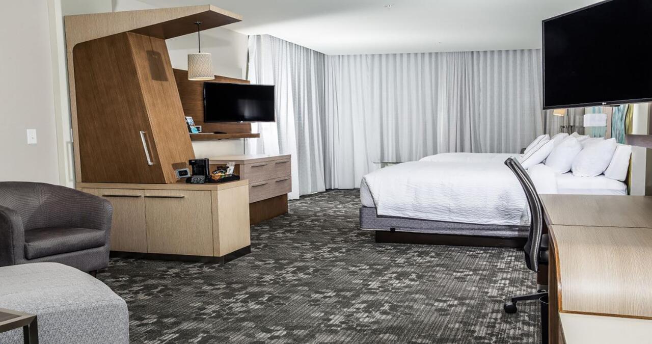 Отель Courtyard By Marriott Columbia Cayce Экстерьер фото
