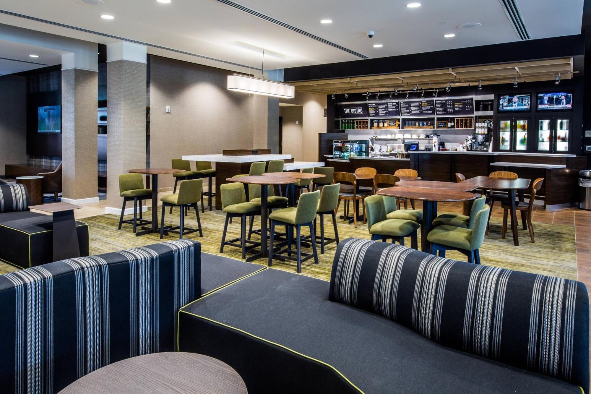 Отель Courtyard By Marriott Columbia Cayce Экстерьер фото