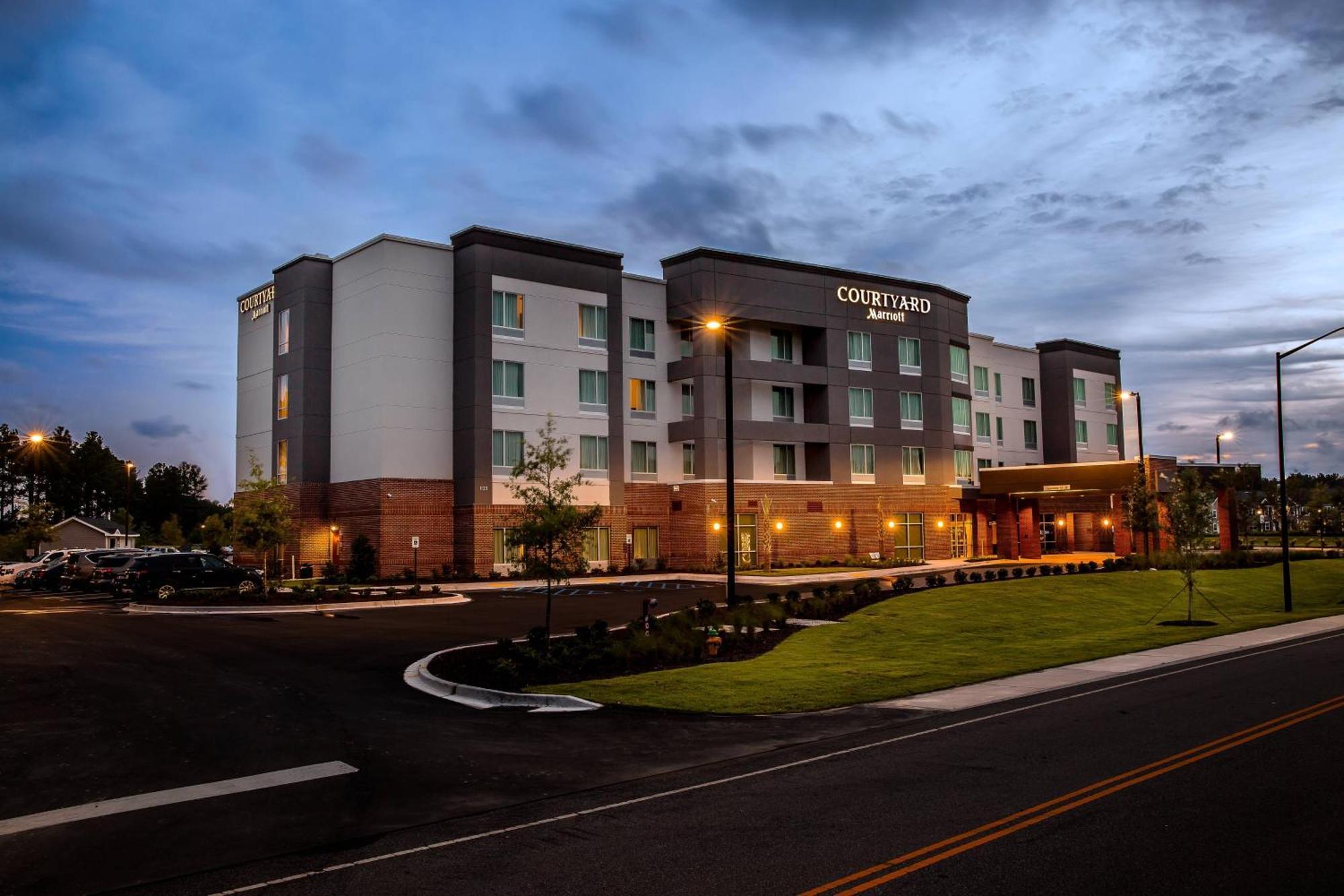 Отель Courtyard By Marriott Columbia Cayce Экстерьер фото