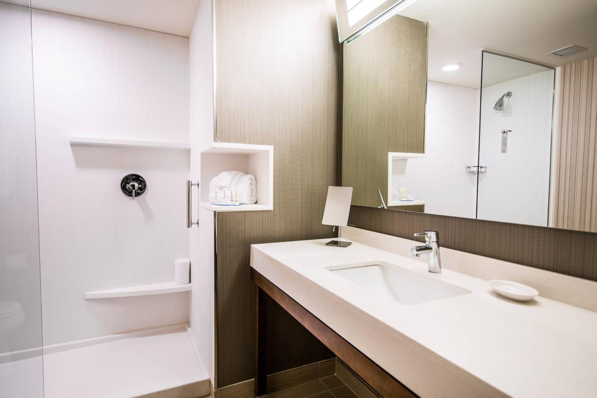 Отель Courtyard By Marriott Columbia Cayce Экстерьер фото