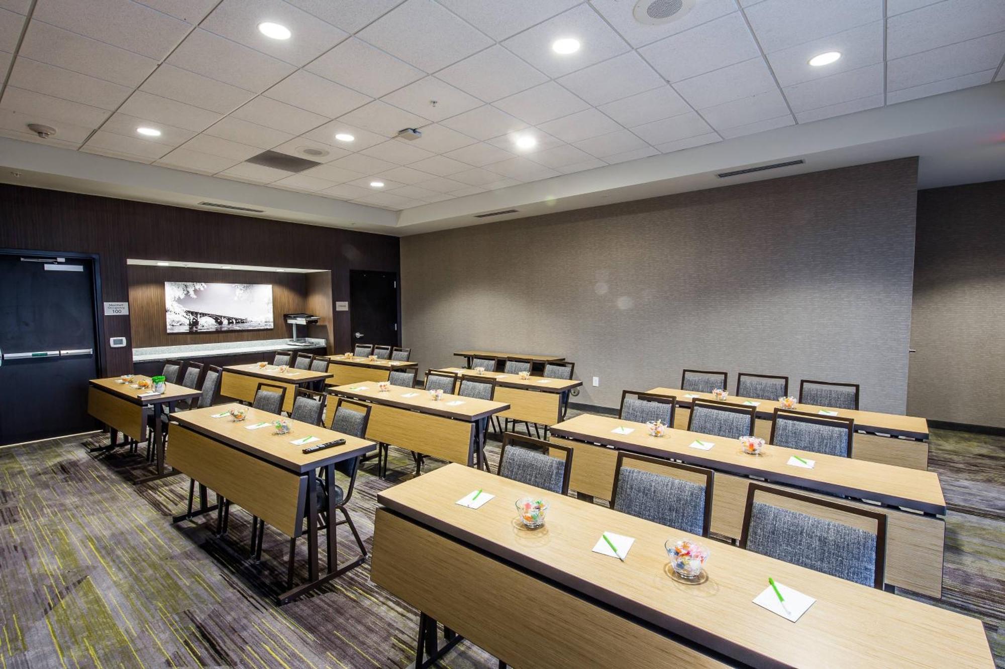 Отель Courtyard By Marriott Columbia Cayce Экстерьер фото