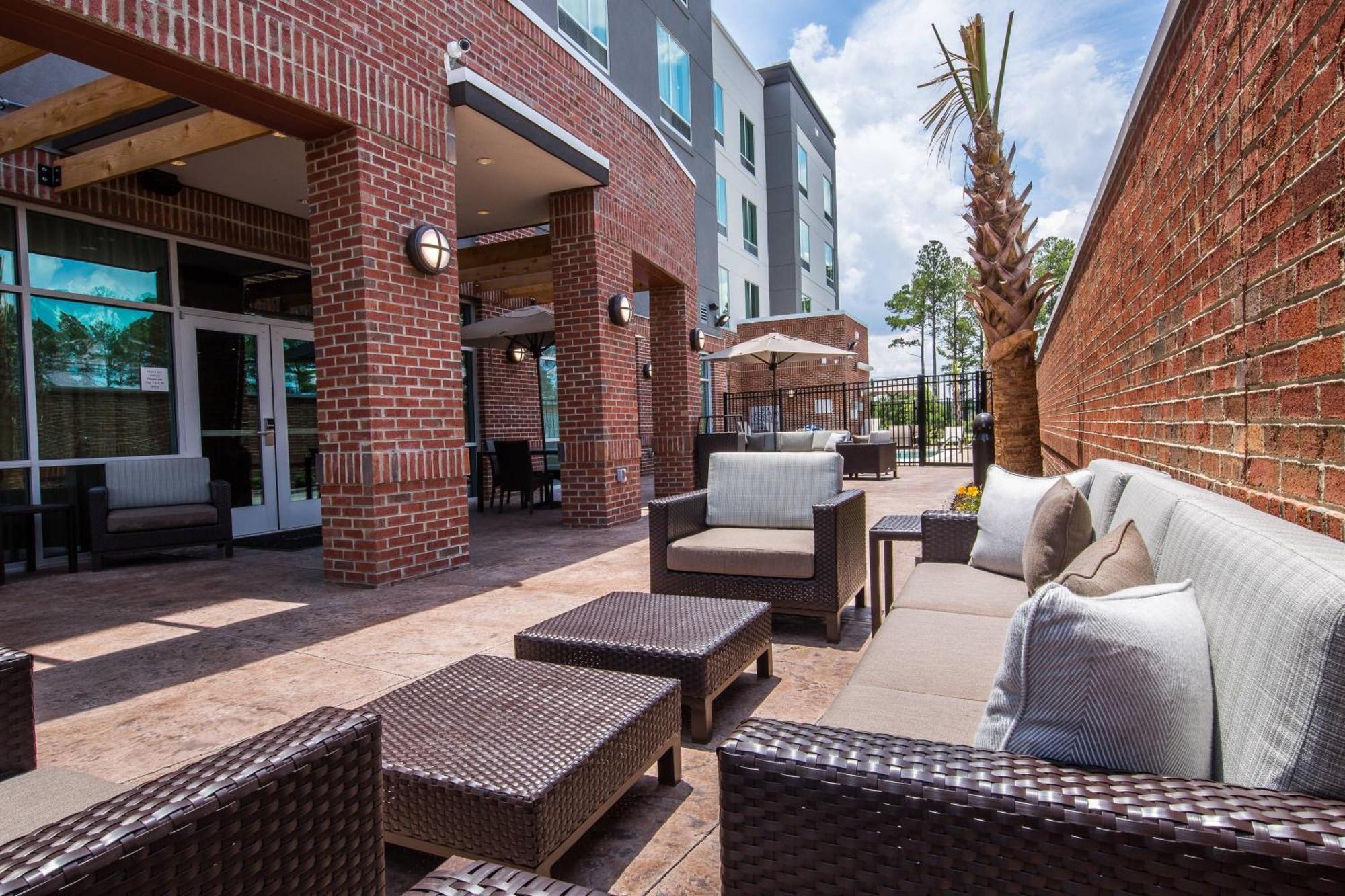 Отель Courtyard By Marriott Columbia Cayce Экстерьер фото