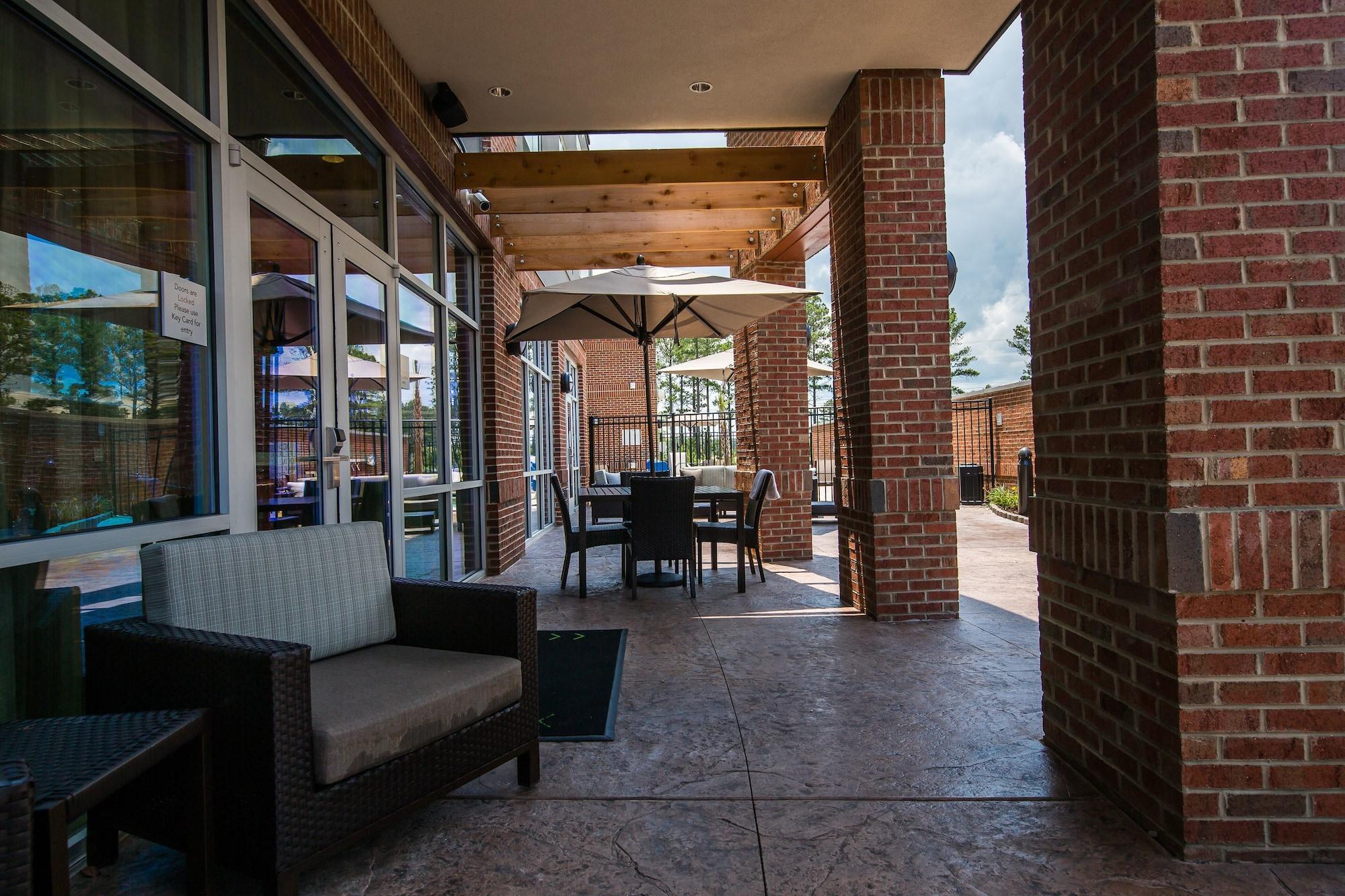 Отель Courtyard By Marriott Columbia Cayce Экстерьер фото